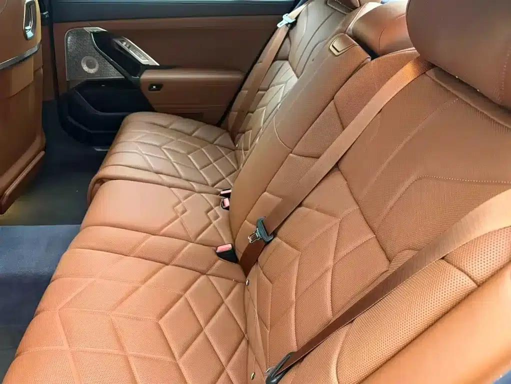 2023 BMW i7 xDrive60L M Sport Package — миниатюра 9