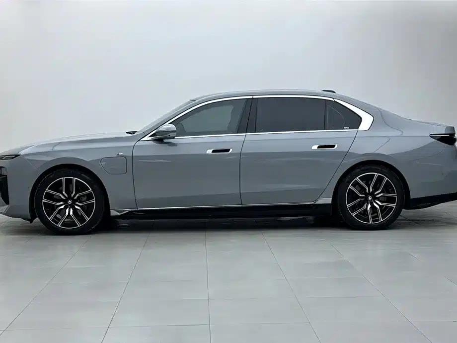 BMW i7 2023 eDrive50L Leading M Sport Package — миниатюра 3