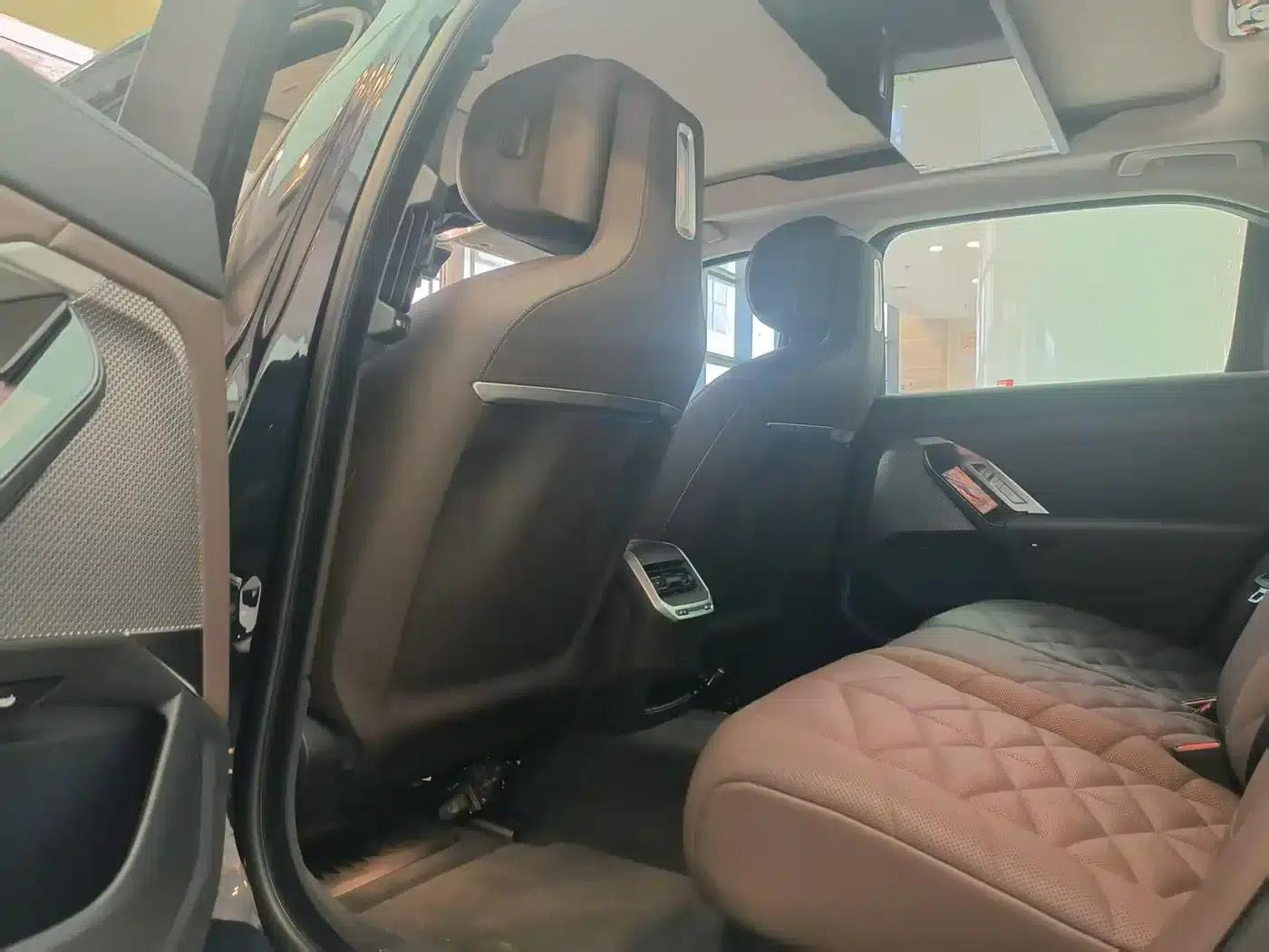 BMW i7 2023 eDrive50L Leading M Sport Package — миниатюра 12