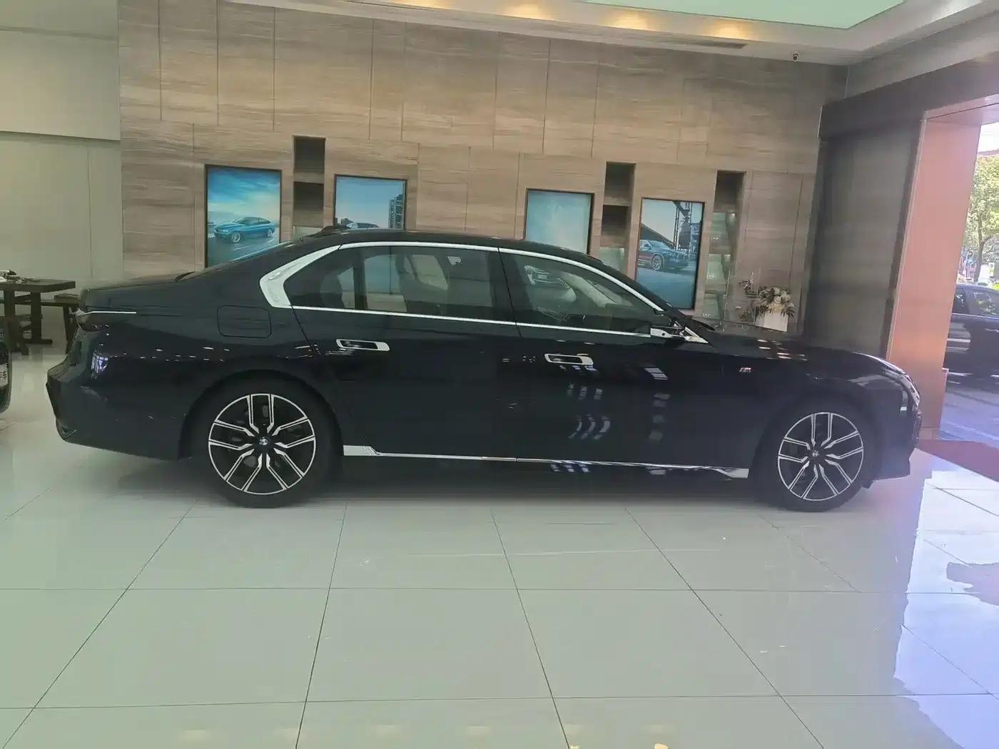 BMW i7 2023 eDrive50L Leading M Sport Package — миниатюра 3