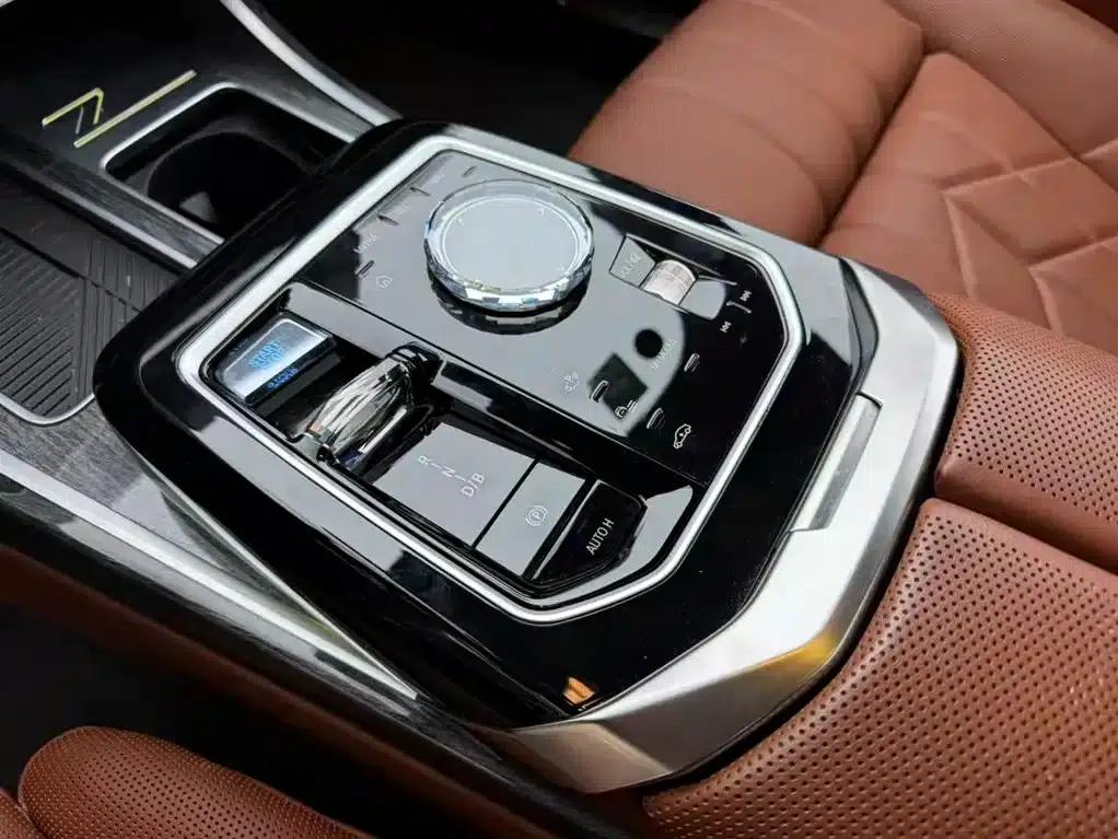 BMW i7 2023 eDrive50L M Sport Package — миниатюра 11