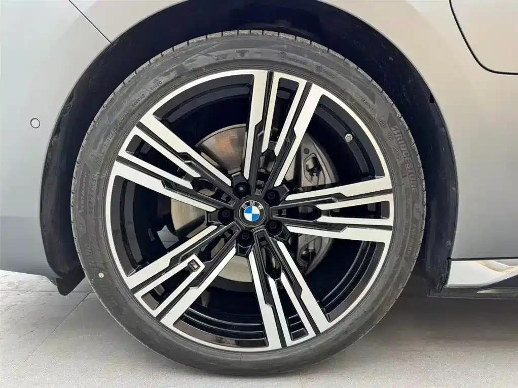 BMW i7 2023 eDrive50L M Sport Package — миниатюра 18