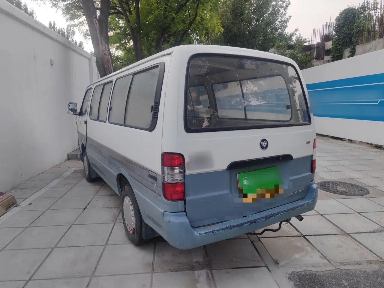 Foton Scenic Futian Scenic manual 2.0-liter ten-seat mid-size standard passenger bus — миниатюра 4