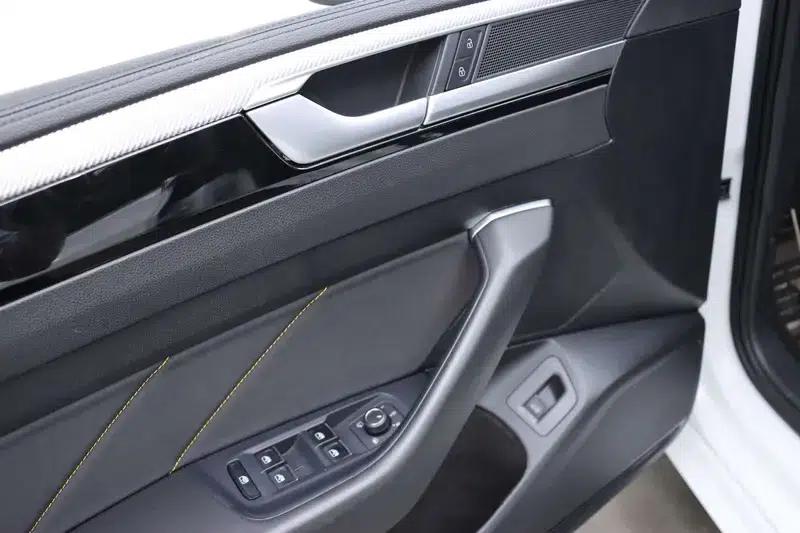 Volkswagen CC 2021 380TSI Striking Edition — миниатюра 15