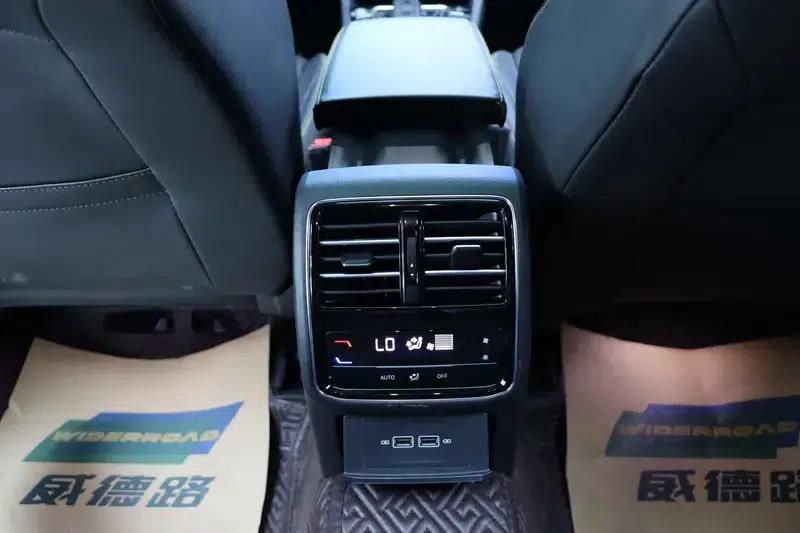 Volkswagen CC 2021 380TSI Striking Edition — миниатюра 16