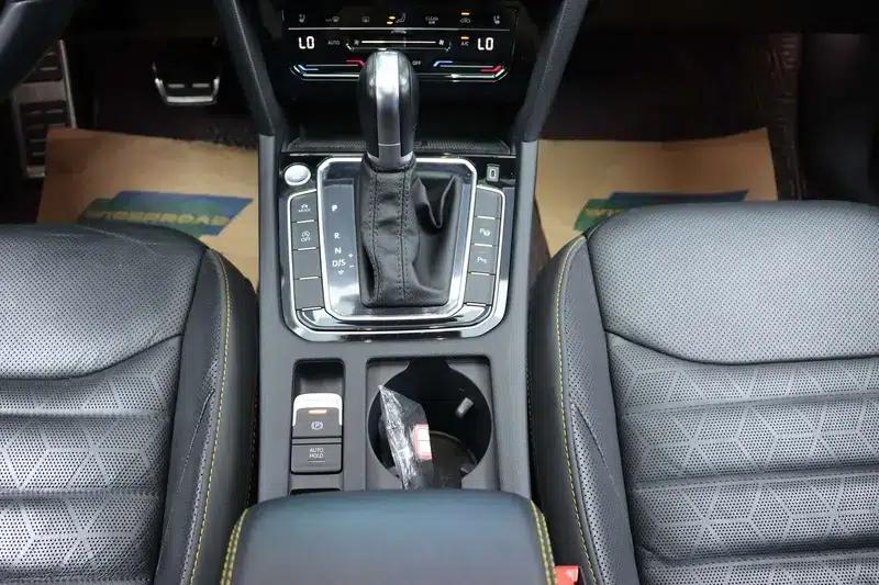 Volkswagen CC 2021 380TSI Striking Edition — миниатюра 21