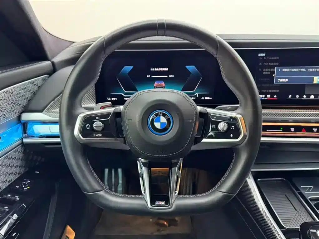 BMW i7 M70L 2023 Model — миниатюра 14