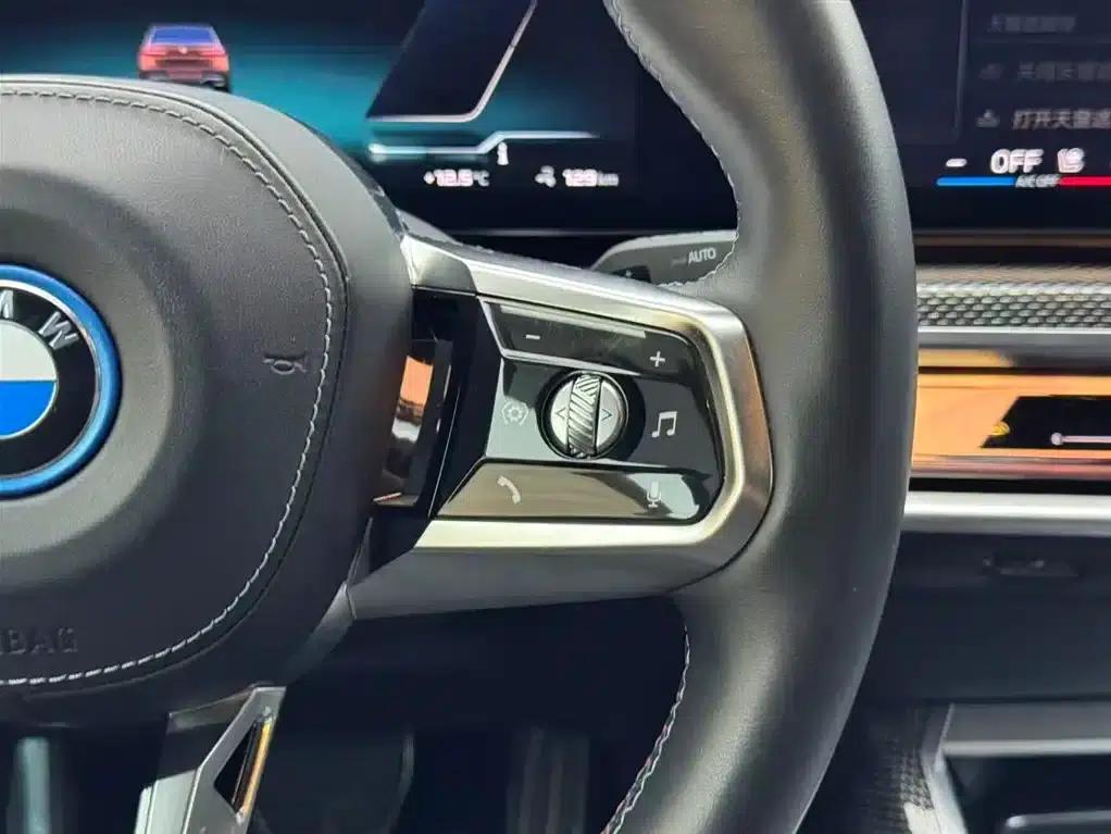 BMW i7 M70L 2023 Model — миниатюра 16