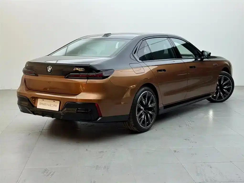 BMW i7 M70L 2023 Model — миниатюра 4