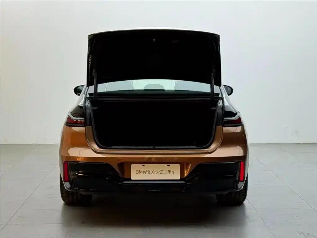 BMW i7 M70L 2023 Model — миниатюра 6