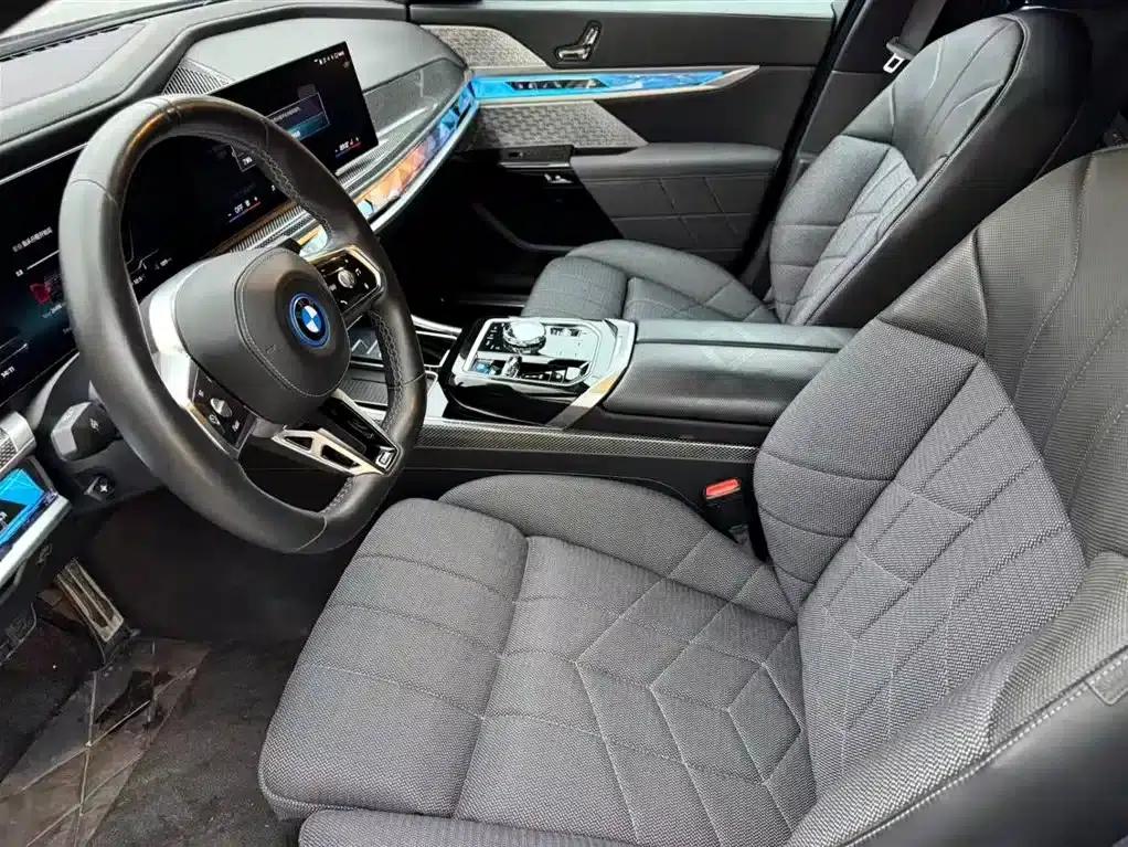 BMW i7 M70L 2023 Model — миниатюра 8