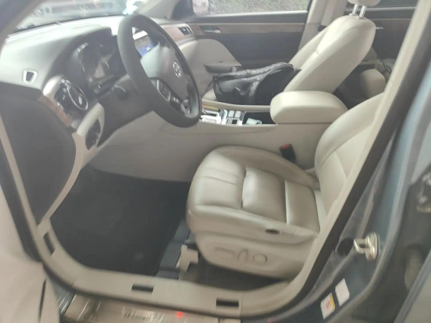 GAC Trumpchi GS8 2017 320T Two-Wheel Drive Luxury Smart Connectivity Version (7 Seats) — миниатюра 14
