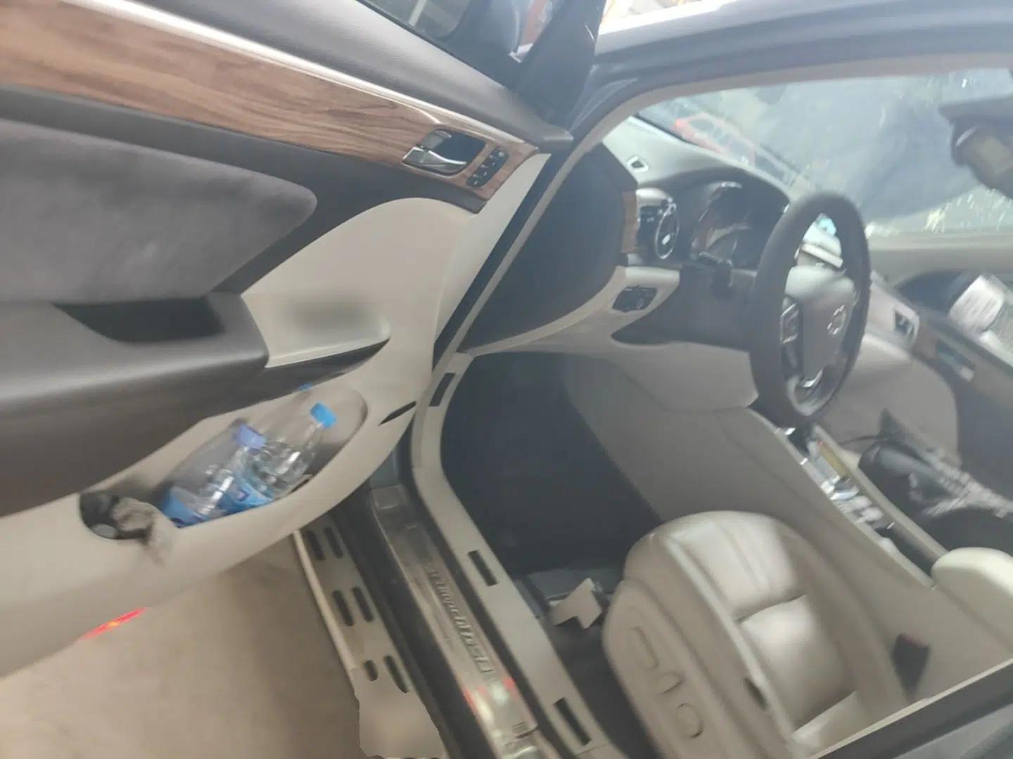 GAC Trumpchi GS8 2017 320T Two-Wheel Drive Luxury Smart Connectivity Version (7 Seats) — миниатюра 19