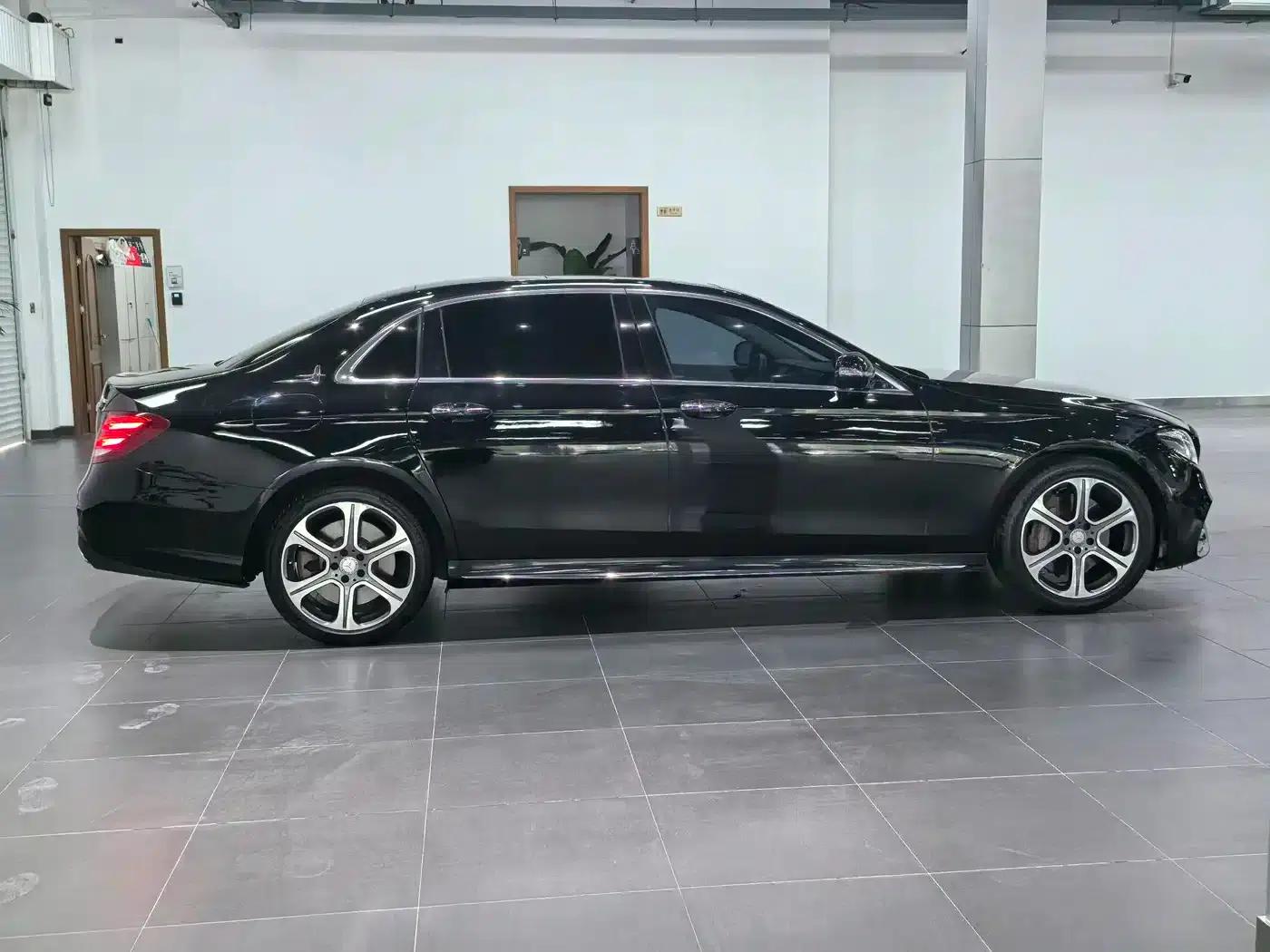 2017 Mercedes-Benz E-Class E 320 L Sport 4MATIC — миниатюра 12