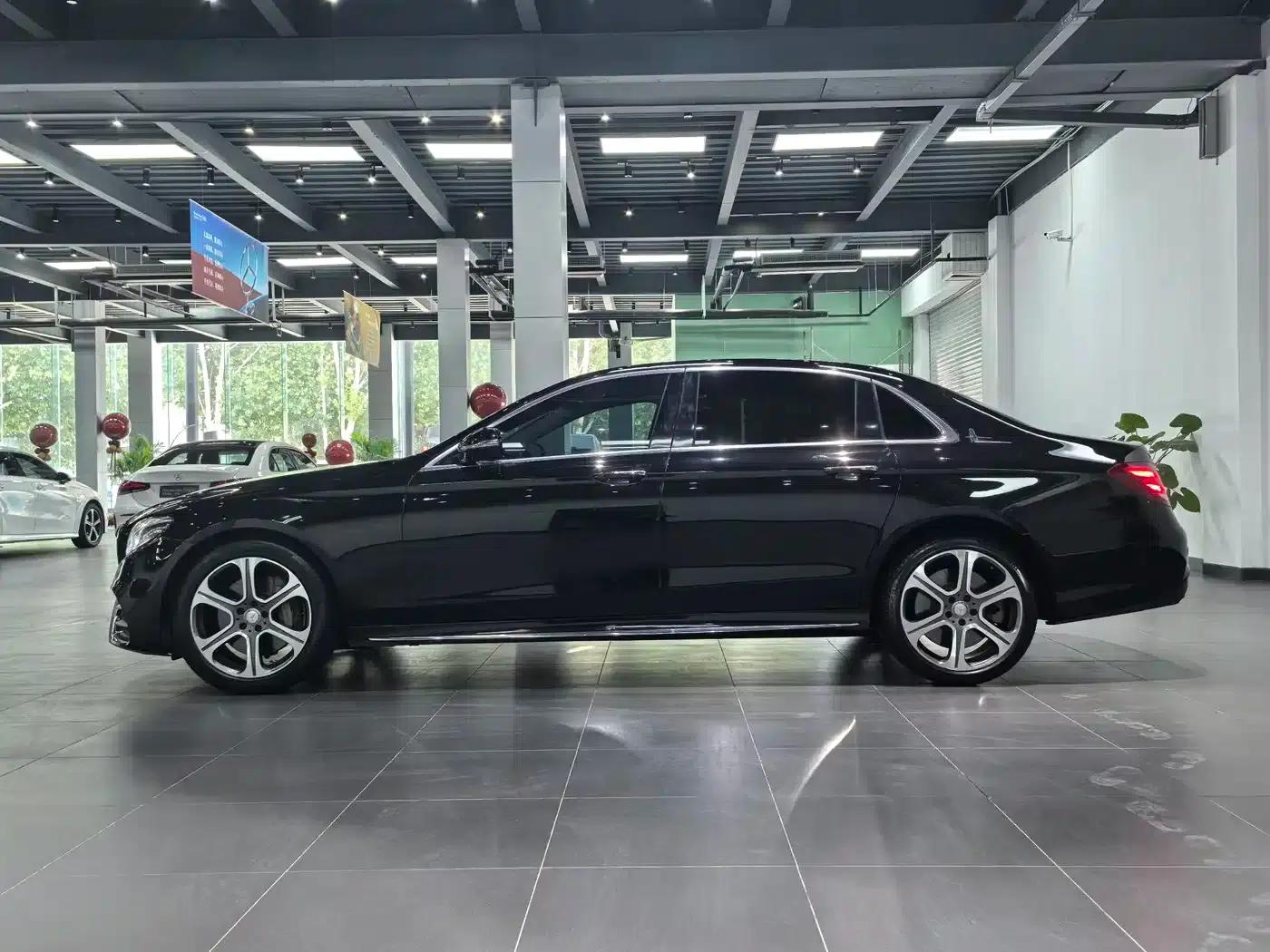2017 Mercedes-Benz E-Class E 320 L Sport 4MATIC — миниатюра 13