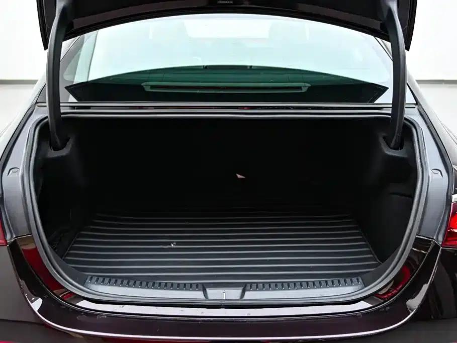 2024 Mercedes-Benz E-Class E 300 L Luxury — миниатюра 35