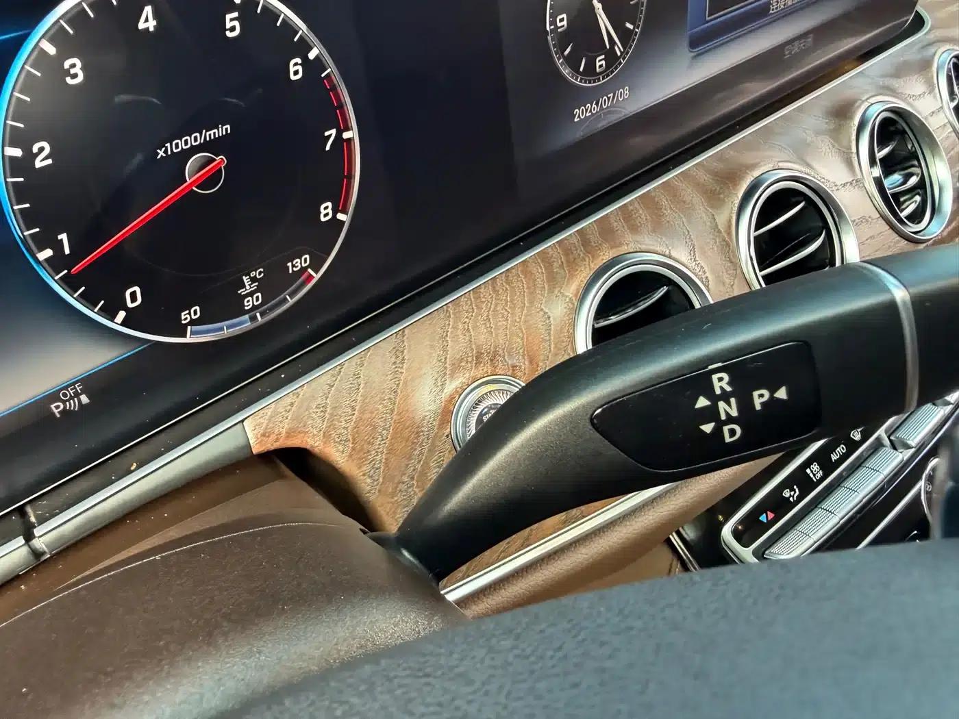 2016 Mercedes-Benz E-Class E 300 L Sport Style — миниатюра 11