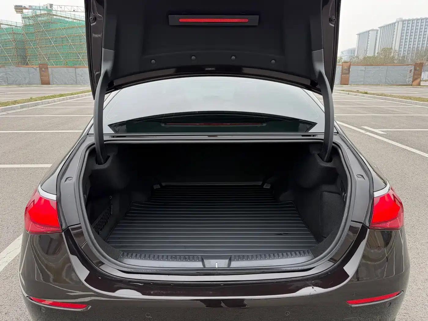 Mercedes-Benz E-Class 2024 E 300 L Fashion Edition — миниатюра 20