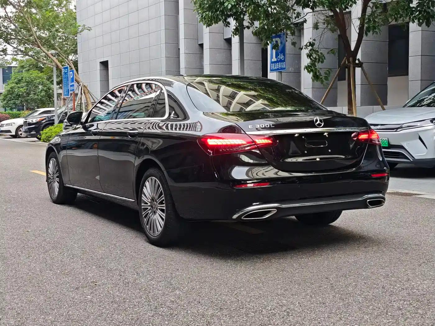 Mercedes-Benz E-Class 2023 E 300 L Fashion Edition — миниатюра 19