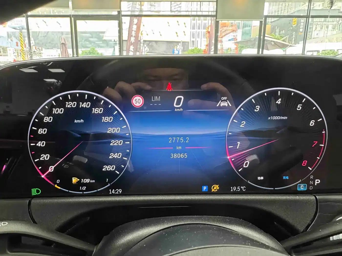 2024 Mercedes-Benz E-Class E 300 L Sporty — миниатюра 11
