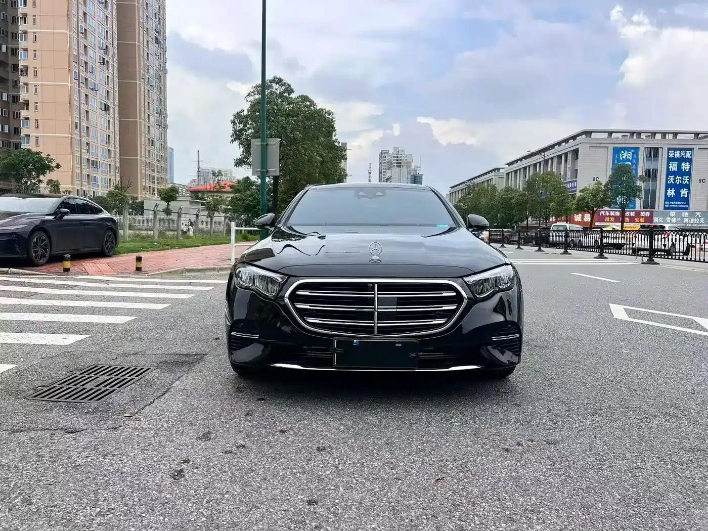 2025 Mercedes-Benz E-Class E 300 L Luxury — миниатюра 2