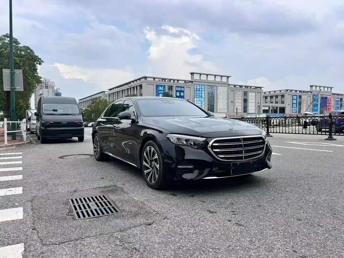 2025 Mercedes-Benz E-Class E 300 L Luxury — миниатюра 3