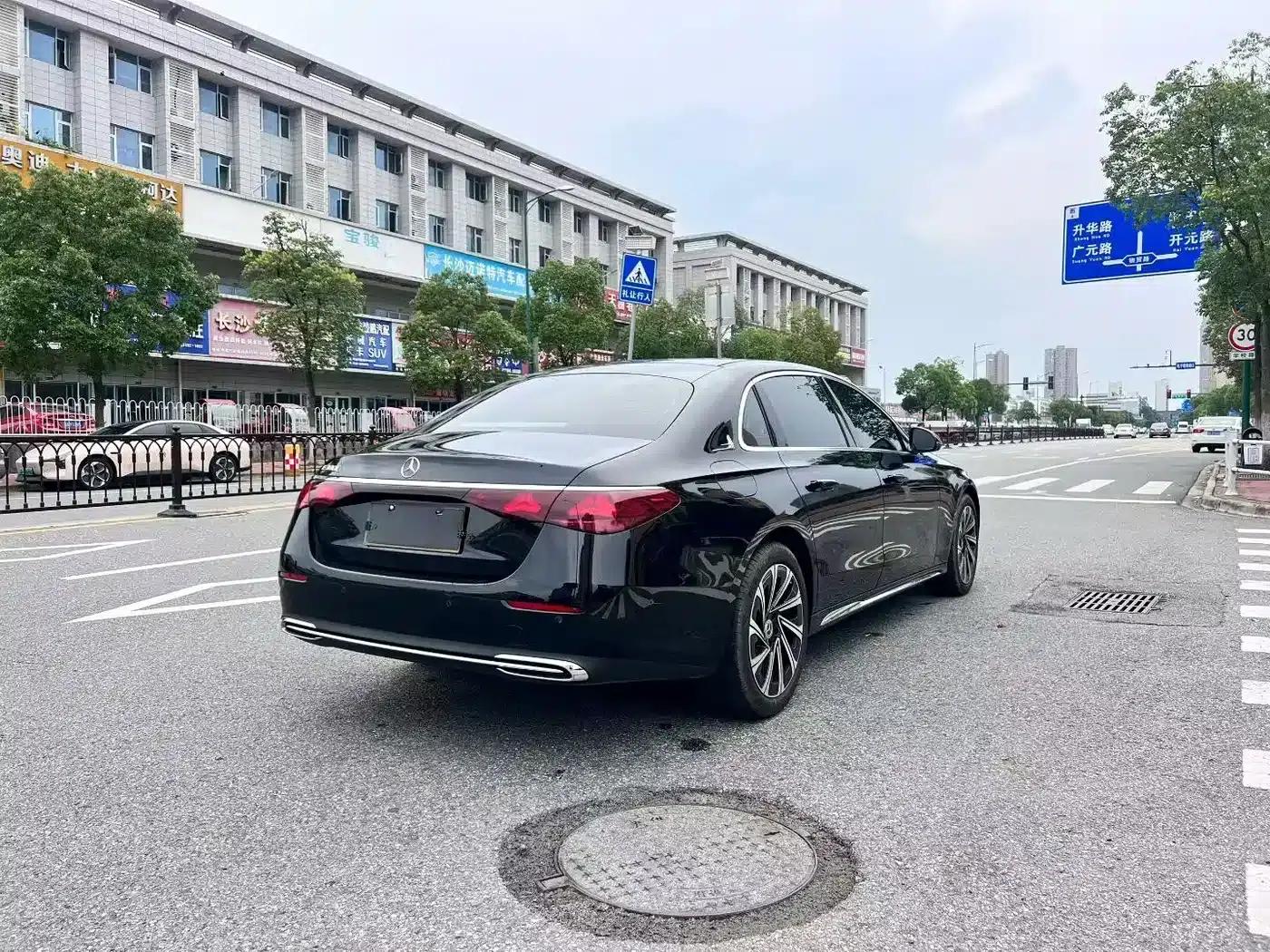 2025 Mercedes-Benz E-Class E 300 L Luxury — миниатюра 7