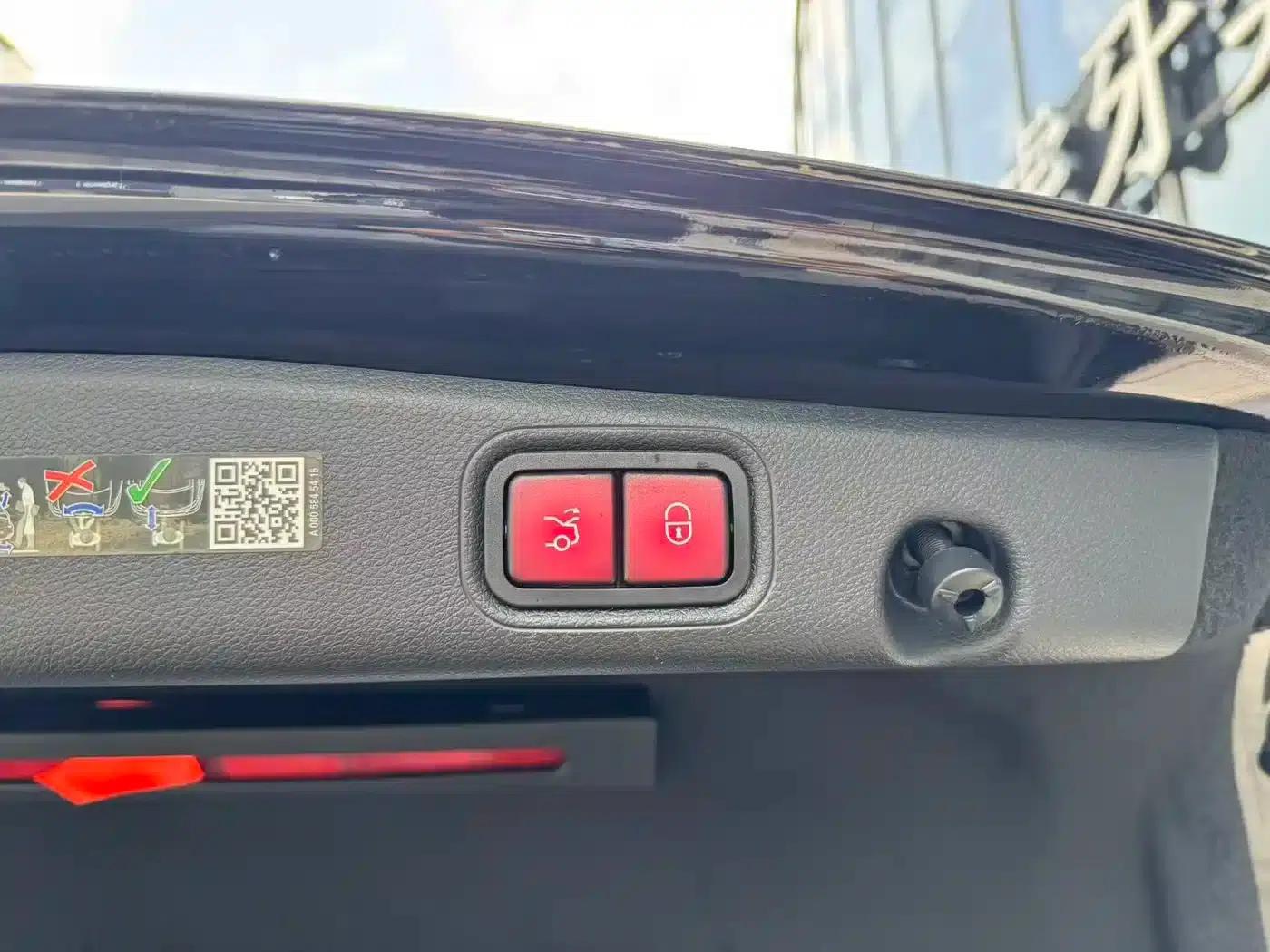 Mercedes-Benz E-Class 2023 E 300 L Fashion Edition — миниатюра 35