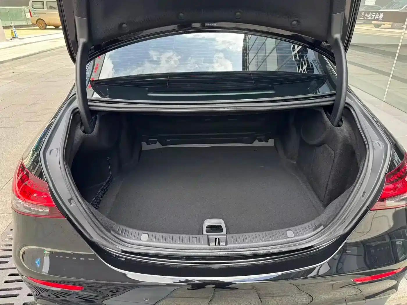 Mercedes-Benz E-Class 2023 E 300 L Fashion Edition — миниатюра 36