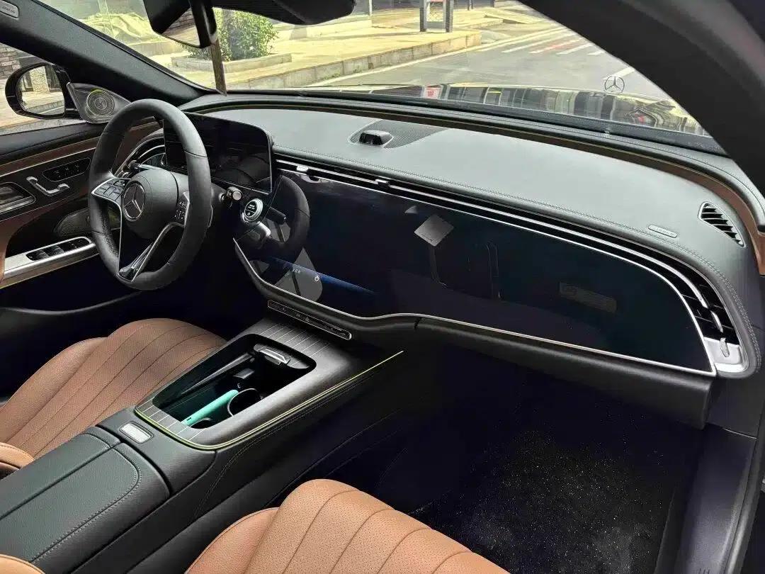 2025 Mercedes-Benz E-Class E 300 L Luxury — миниатюра 4