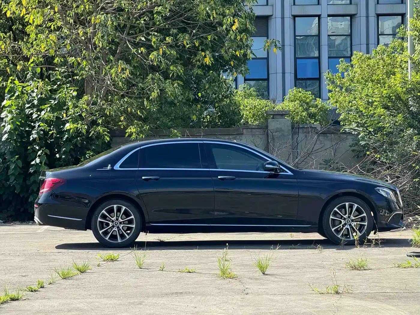 2017 Mercedes-Benz E-Class E 300 L Luxury — миниатюра 3
