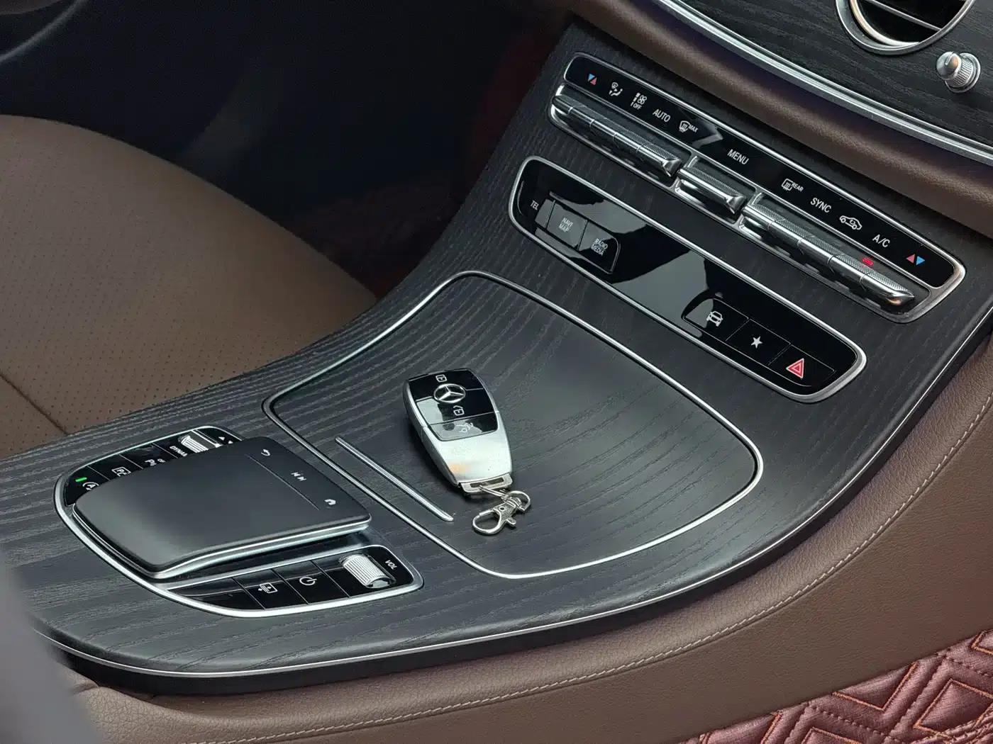 Mercedes-Benz E-Class 2022 E 300 L Sport Luxury — миниатюра 13