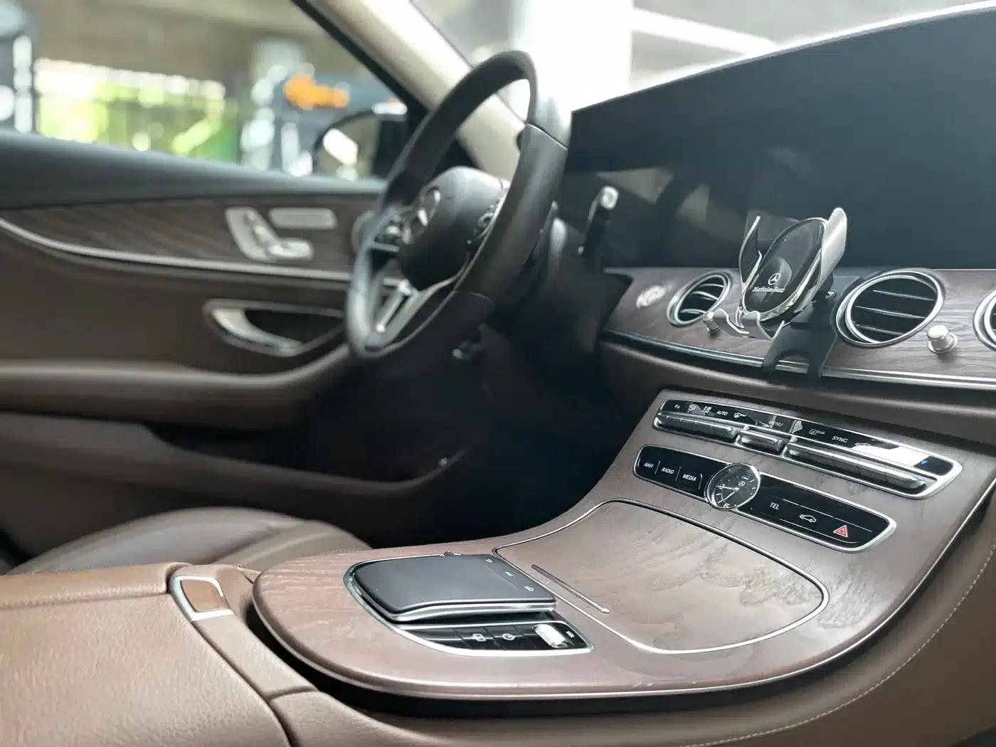 Mercedes-Benz E-Class 2020 Facelift E 300 L Fashion Model — миниатюра 10
