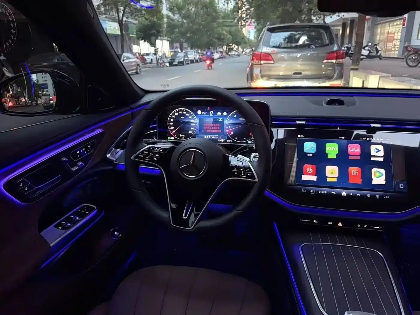 2025 Mercedes-Benz E-Class E 300 L Luxury — миниатюра 4