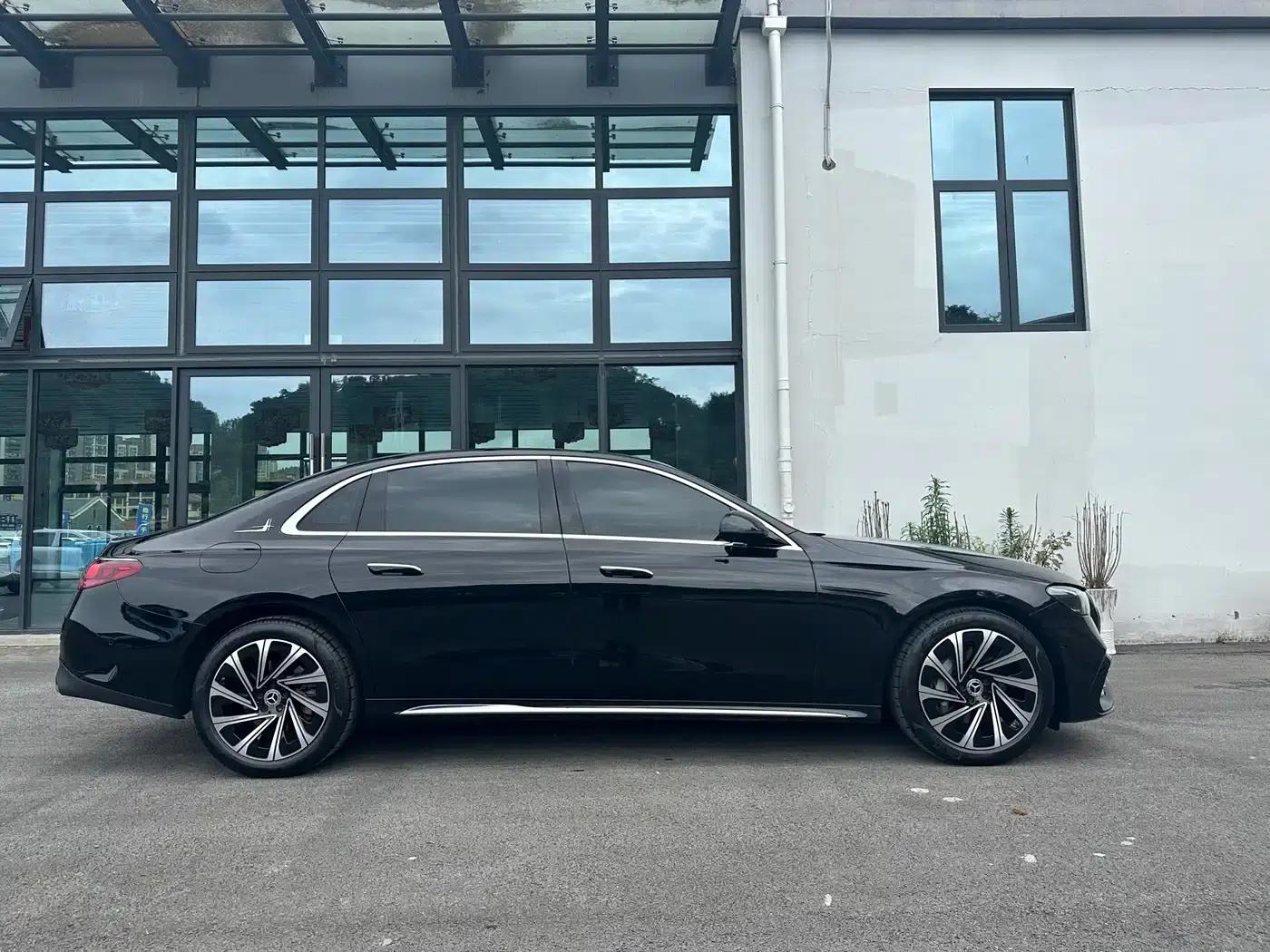 2025 Mercedes-Benz E-Class E 300 L Luxury — миниатюра 16