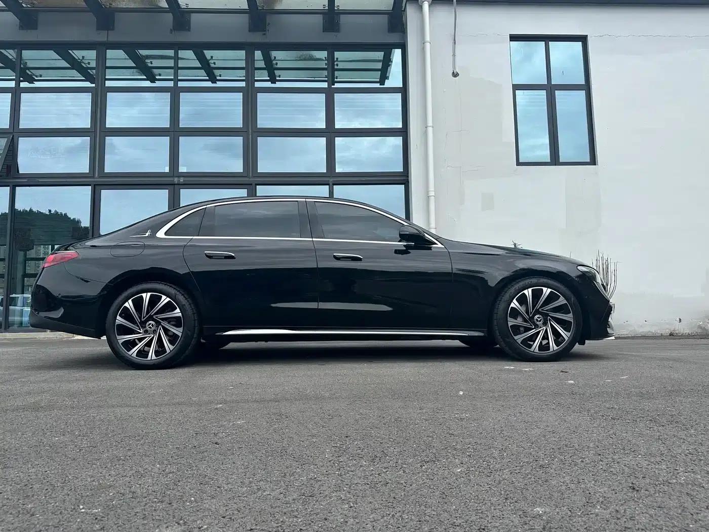 2025 Mercedes-Benz E-Class E 300 L Luxury — миниатюра 17