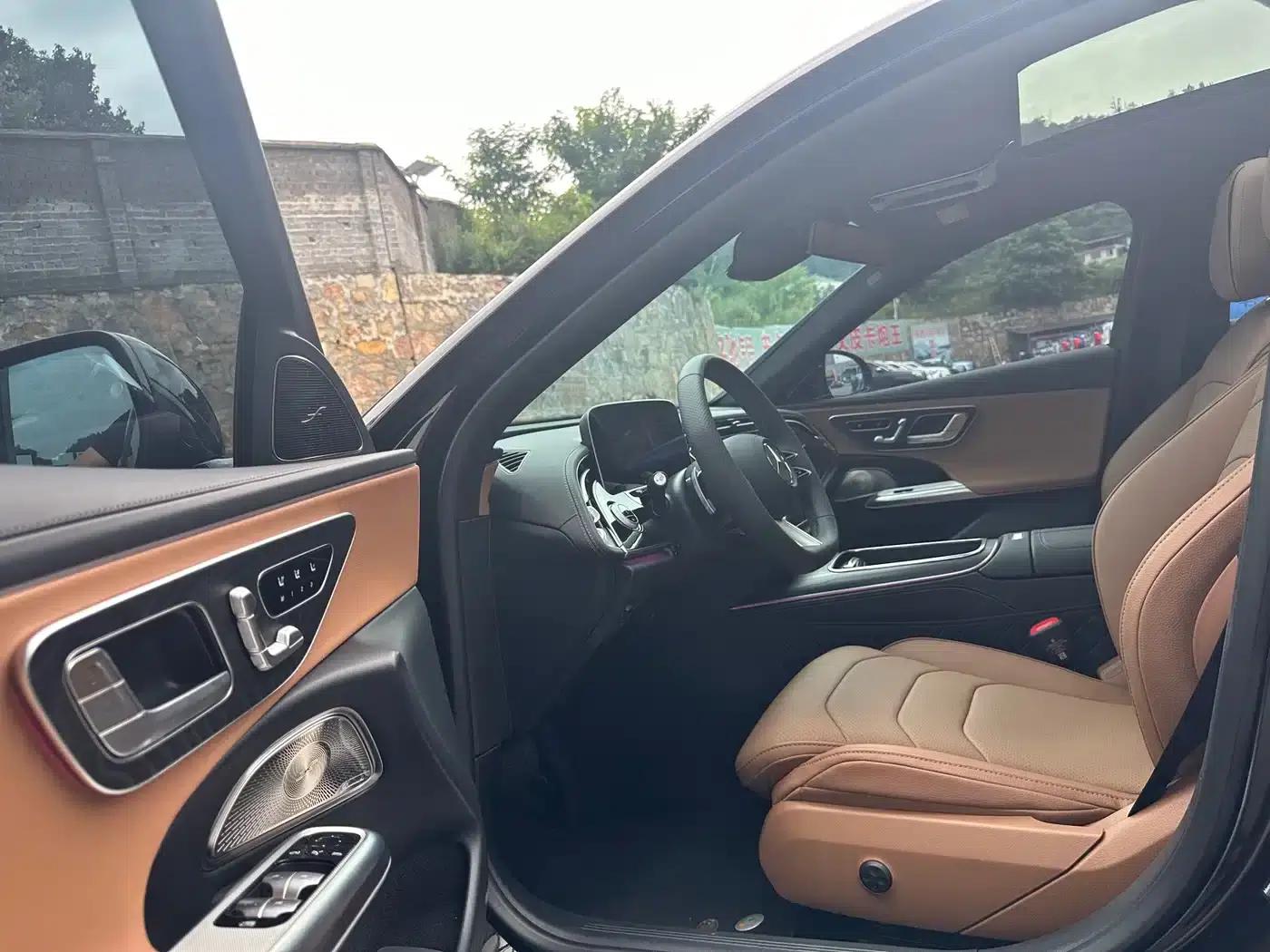 2025 Mercedes-Benz E-Class E 300 L Luxury — миниатюра 4