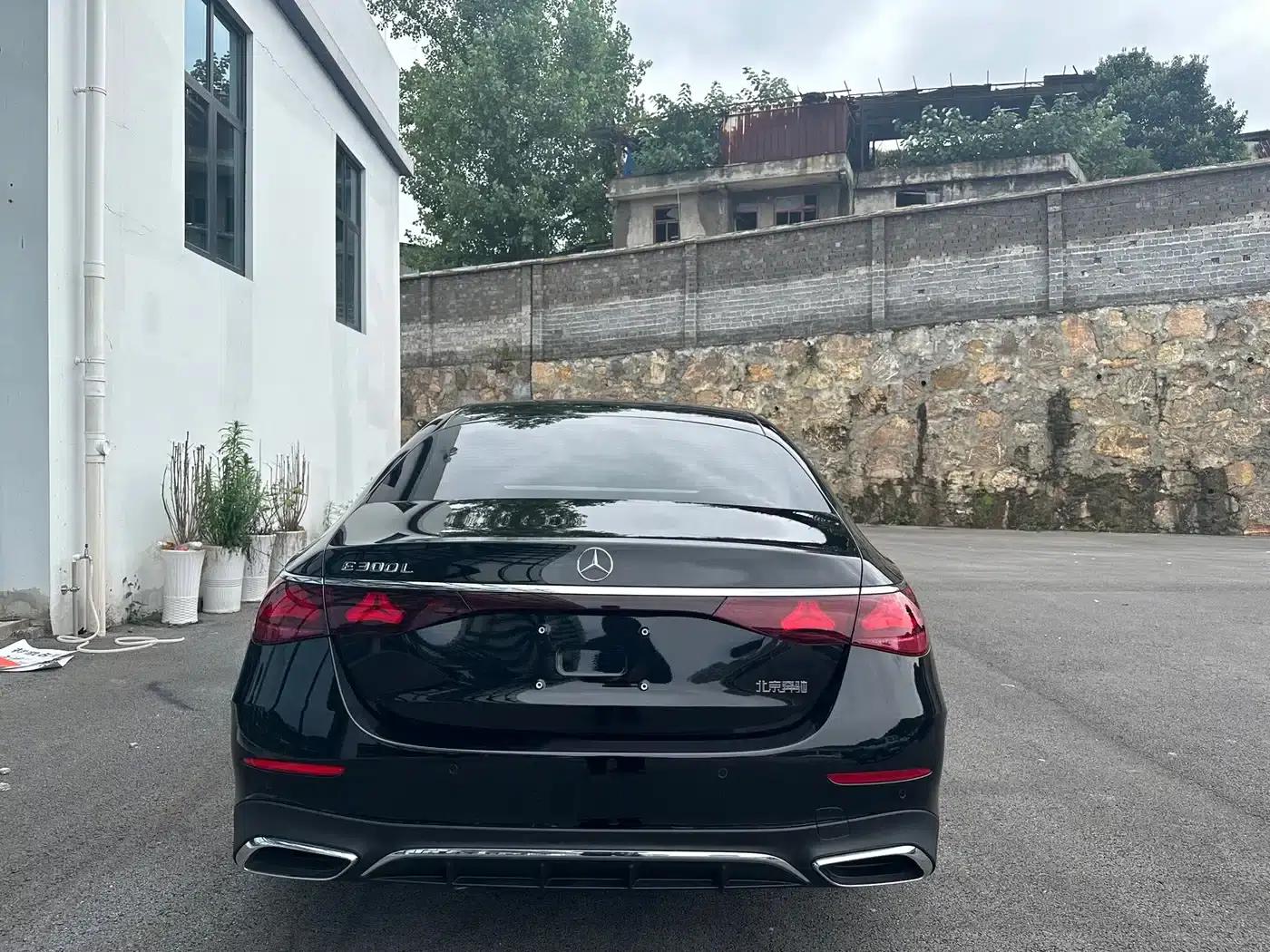 2025 Mercedes-Benz E-Class E 300 L Luxury — миниатюра 9