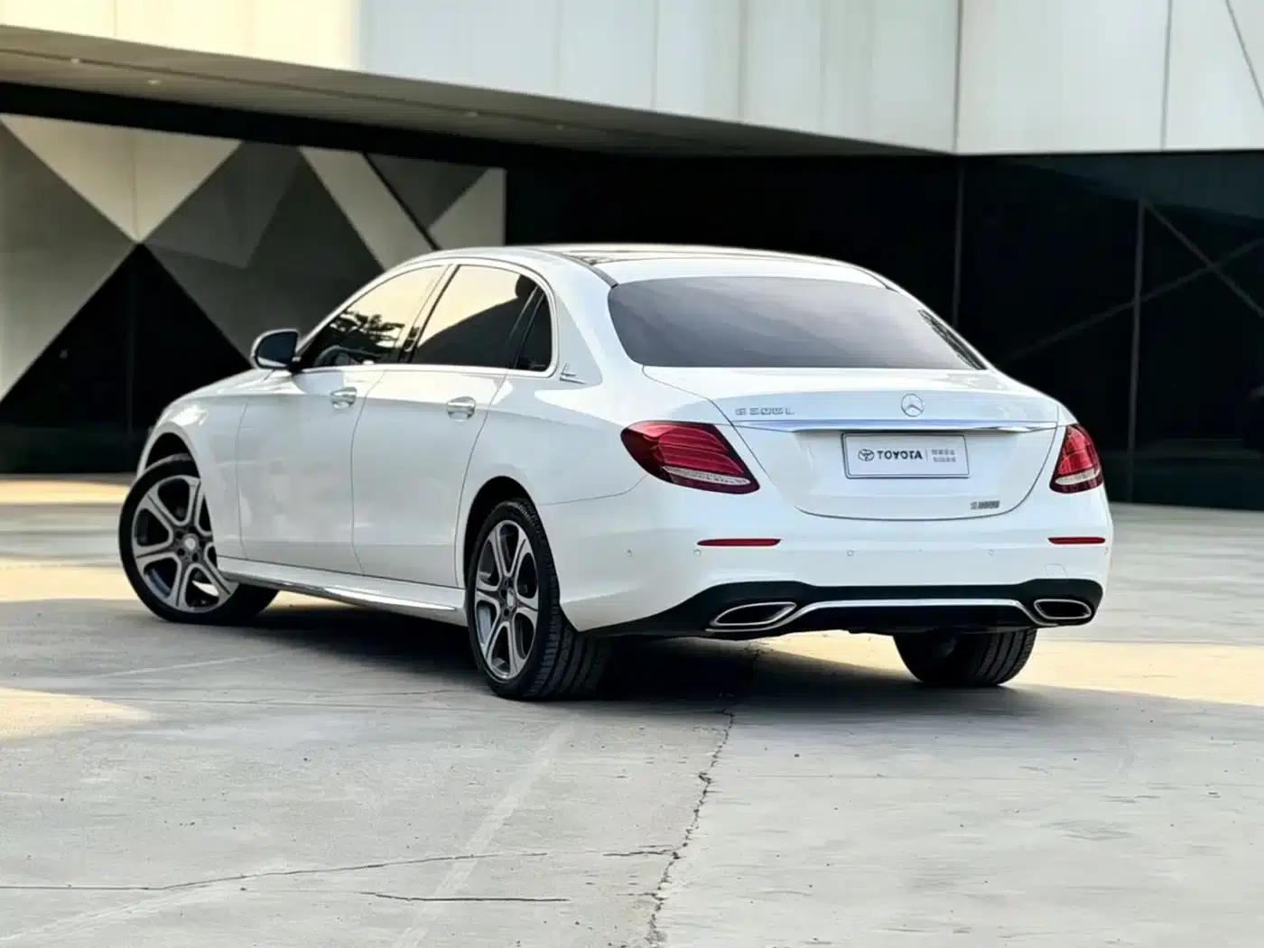 2016 Mercedes-Benz E-Class E 300 L Sport Luxury — миниатюра 4