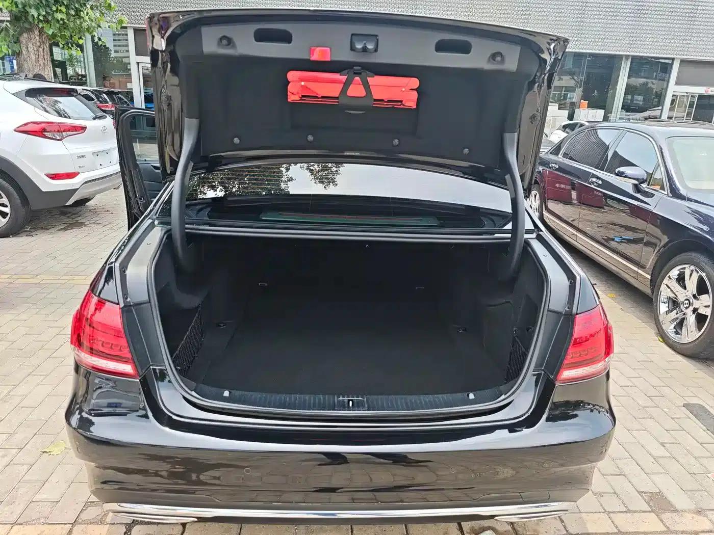 2015 Mercedes-Benz E-Class Facelift E 200 L — миниатюра 15