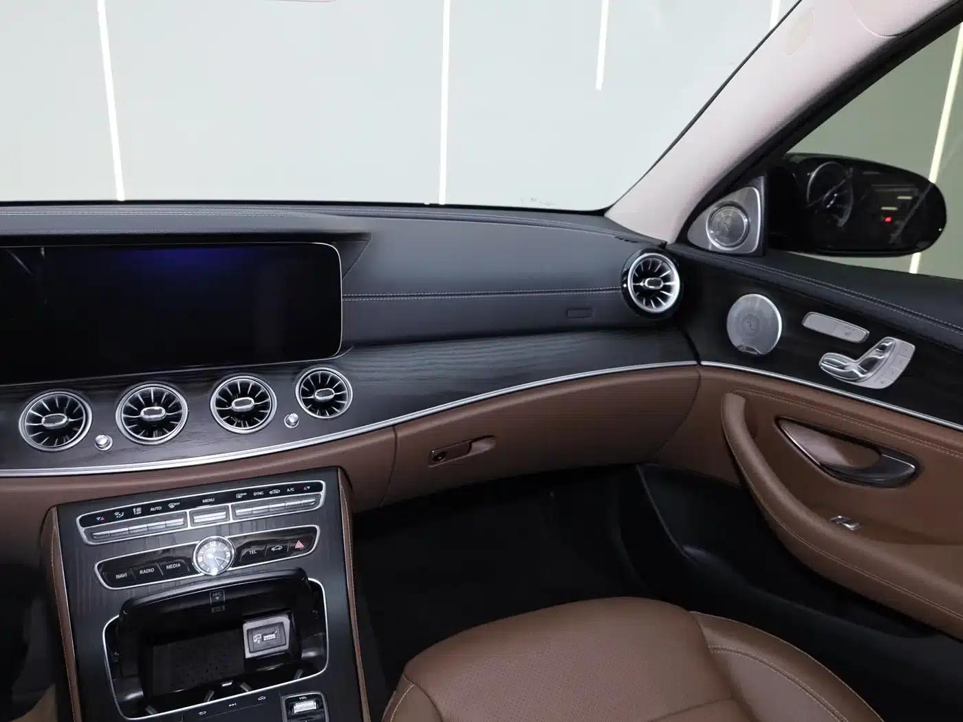 Mercedes-Benz E-Class 2020 Facelift E 300 L Sport Special Edition — миниатюра 25