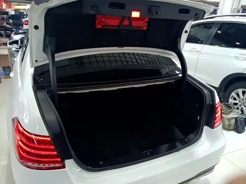 2015 Mercedes-Benz E-Class Facelift E 260 L Sport — миниатюра 19