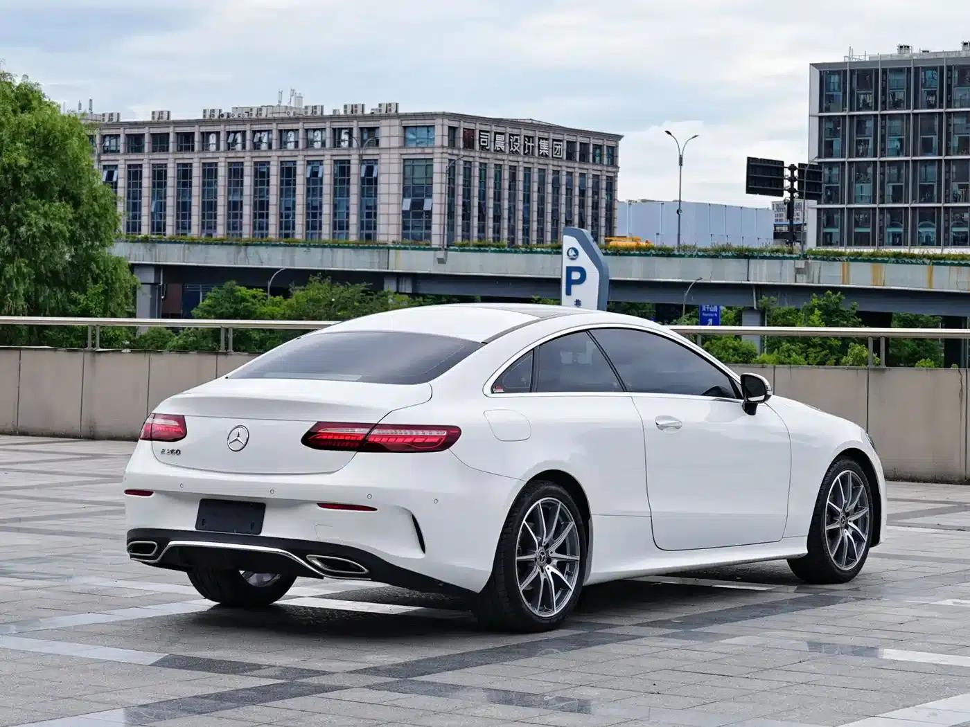 Mercedes-Benz E-Class (Imported) 2023 Facelift E 260 Coupe — миниатюра 4