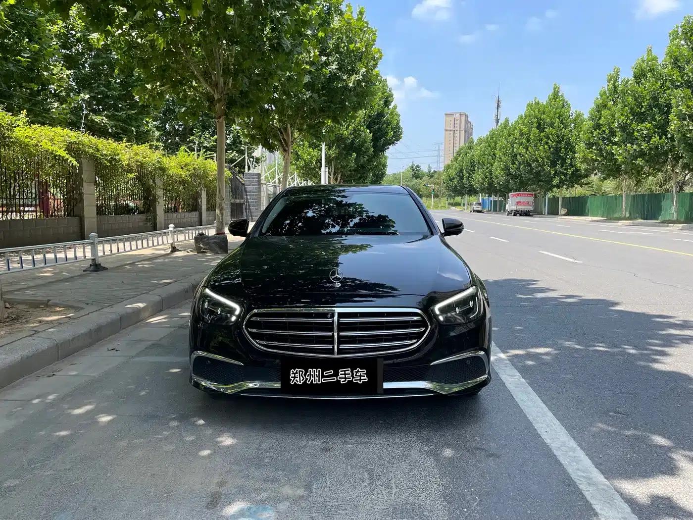 Mercedes-Benz E-Class PHEV 2023 E 350 e L Plug-in Hybrid Sedan — миниатюра 2