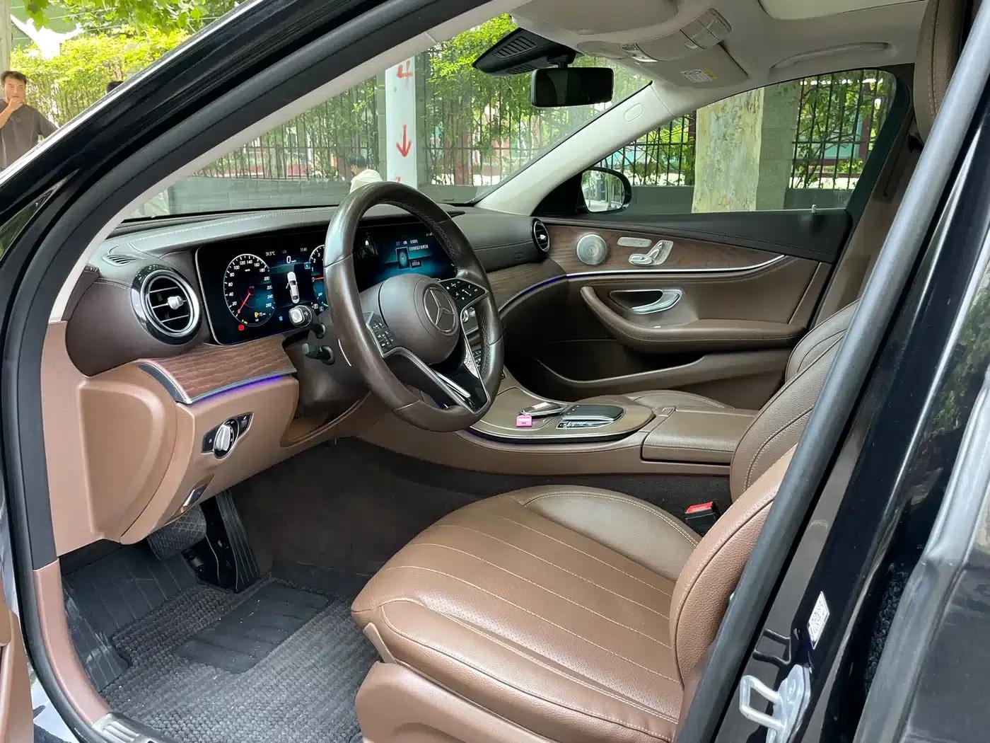 Mercedes-Benz E-Class PHEV 2023 E 350 e L Plug-in Hybrid Sedan — миниатюра 4