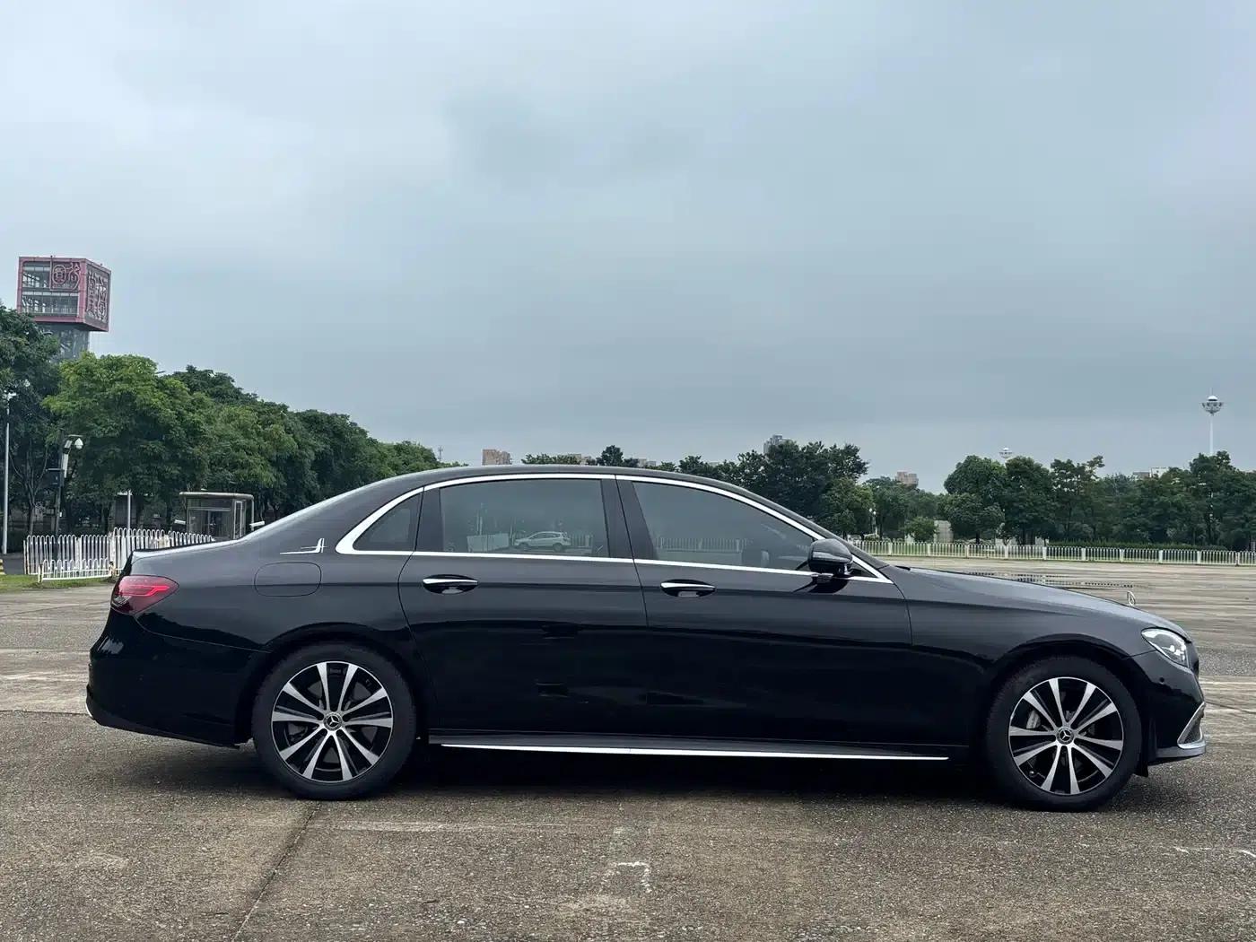 Mercedes-Benz E-Class PHEV 2023 E 350 e L Plug-in Hybrid Sedan — миниатюра 4