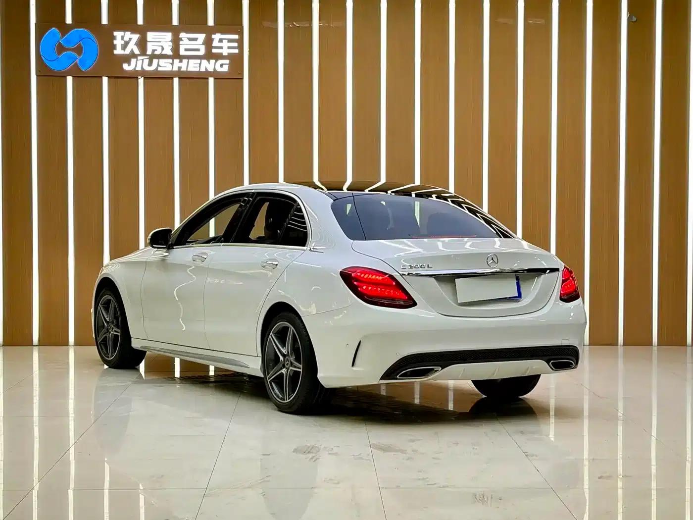 2016 Mercedes-Benz C-Class C 200 L Sport — миниатюра 11