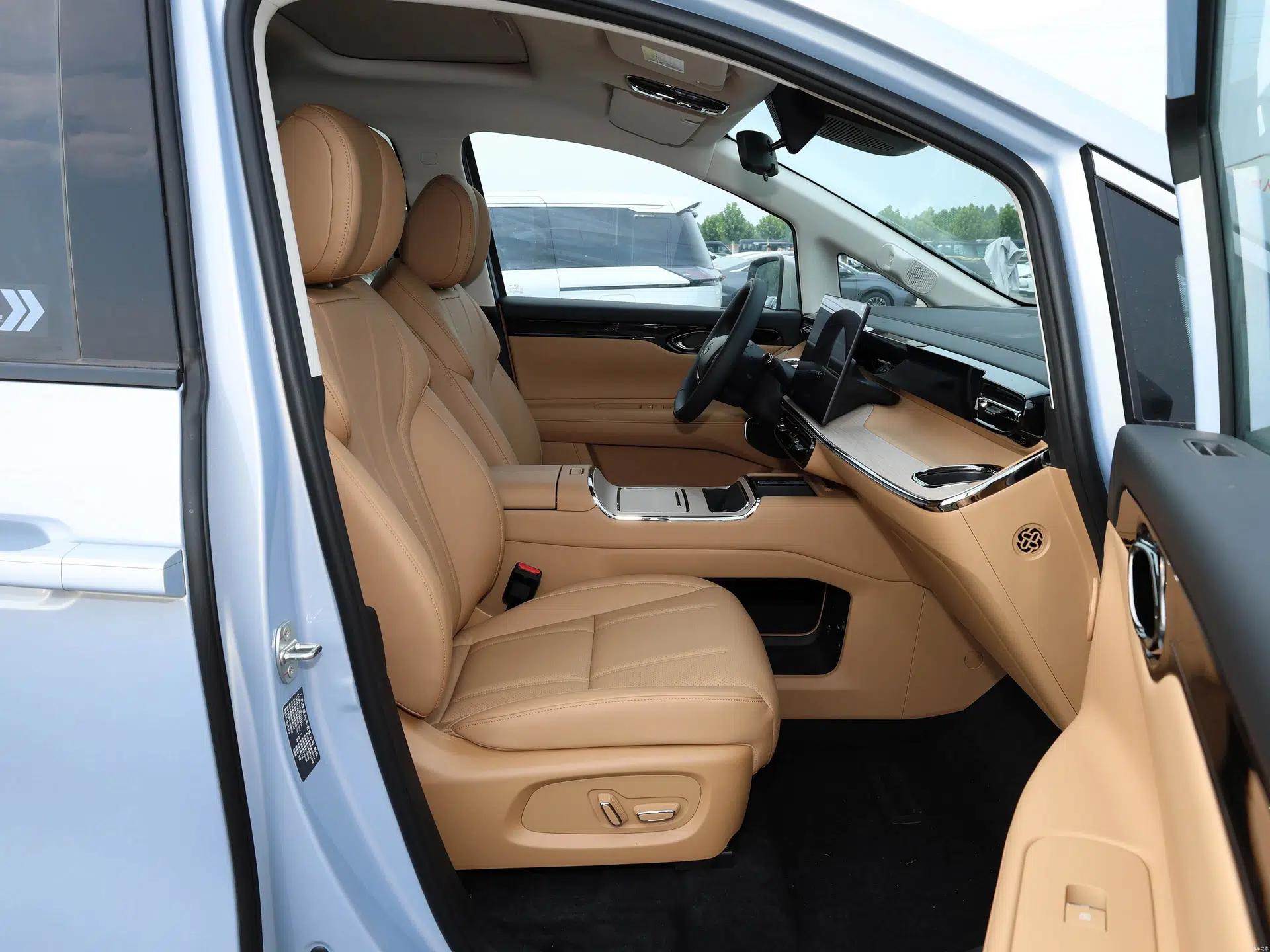 GAC Trumpchi E8 New Energy 2024 150km MAX+ — миниатюра 19