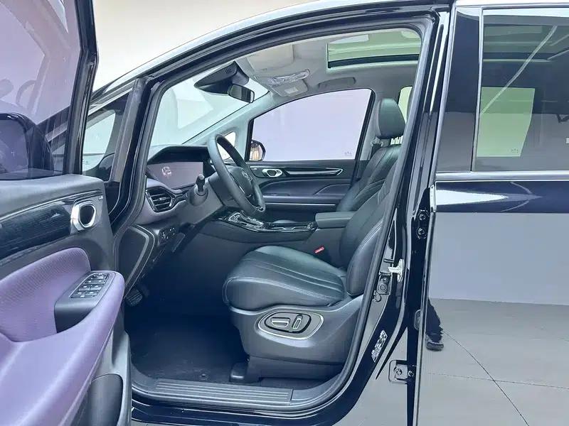 Trumpchi M6 2024 MAX 270T WDCT Premium Edition — миниатюра 17