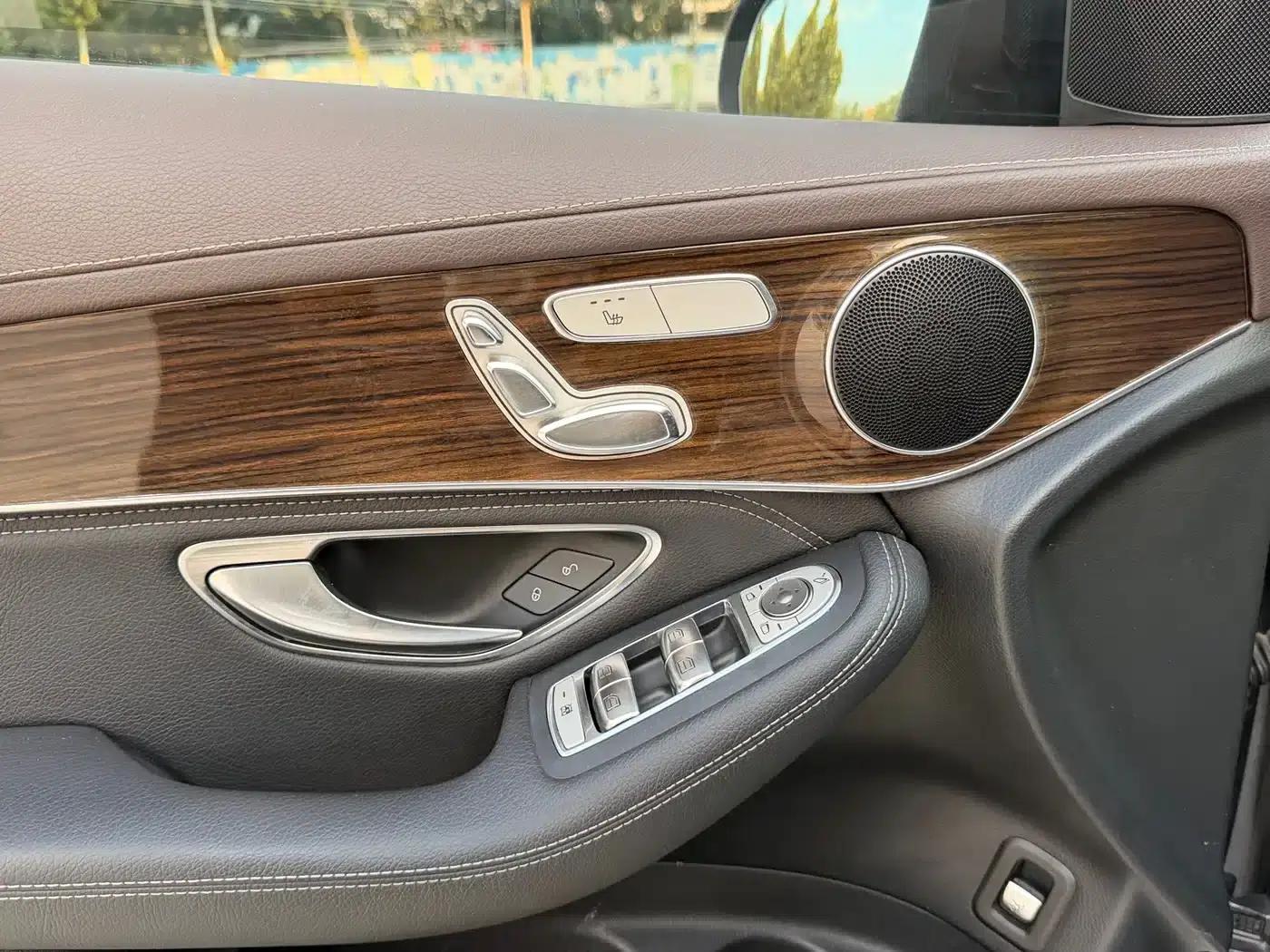 2019 Mercedes-Benz GLC 260 L 4MATIC Dynamic — миниатюра 17